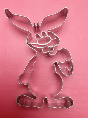 Lapin avec œuf